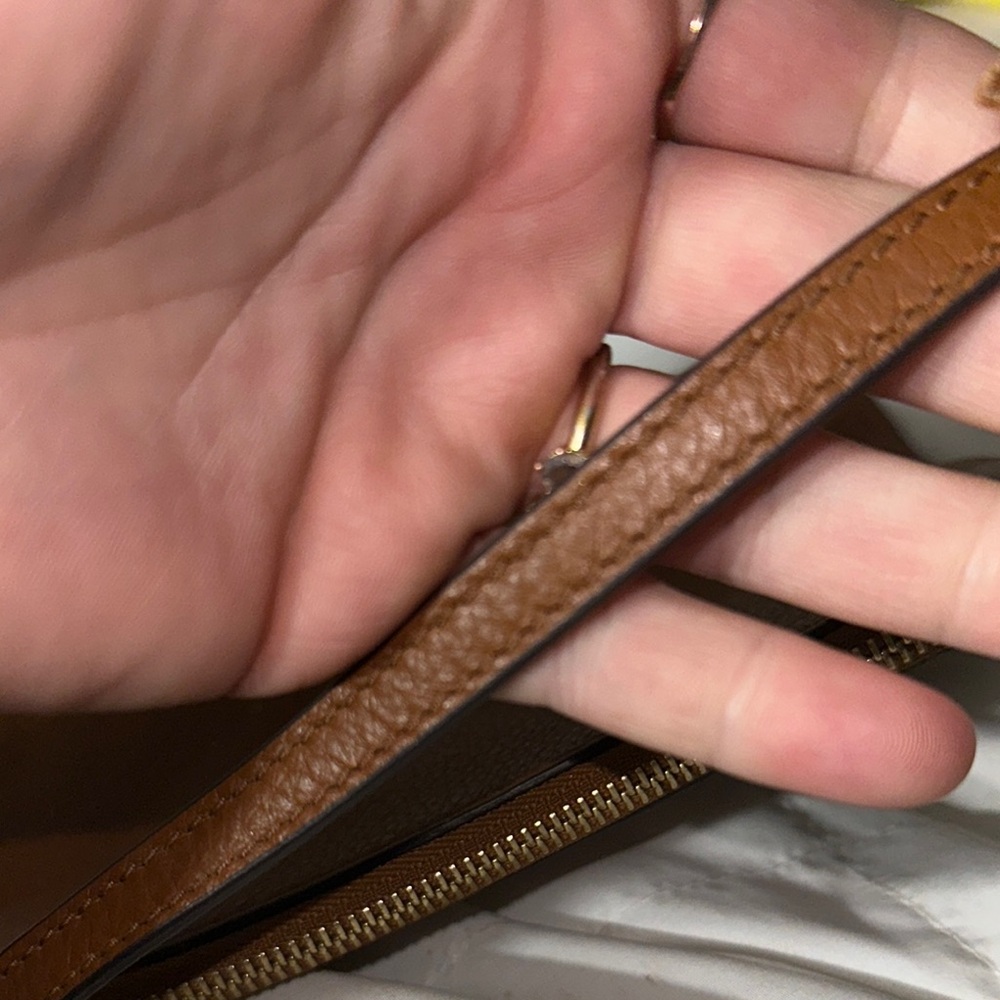 Michael Kors Tan pebbled Leather Clutch with Gold Hardware adjustable strap cute - Picture 3 of 8